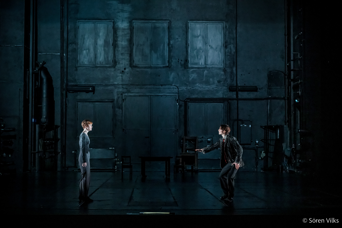 Gustav Lindh and Electra Hallman shine in 'Brott och straff' scene at Dramaten, depicted in a clearly defined dark light setting, akin to a 'black diamond' as per Dagens Nyheter