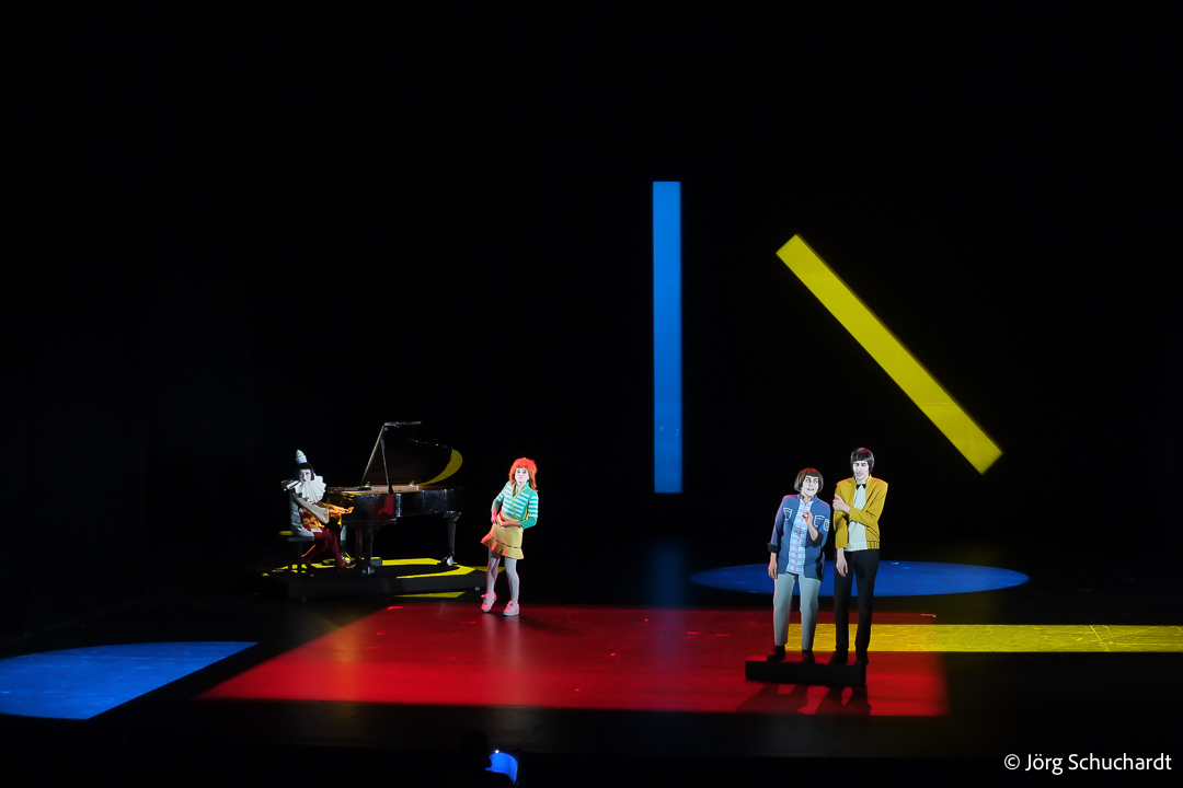 Bauhaus-Impulse auf der Bühne: Jörg Schuchardts Lichtdesign in 'Das Portal'